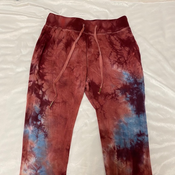 Sweatpants Set - Picture 2 of 7